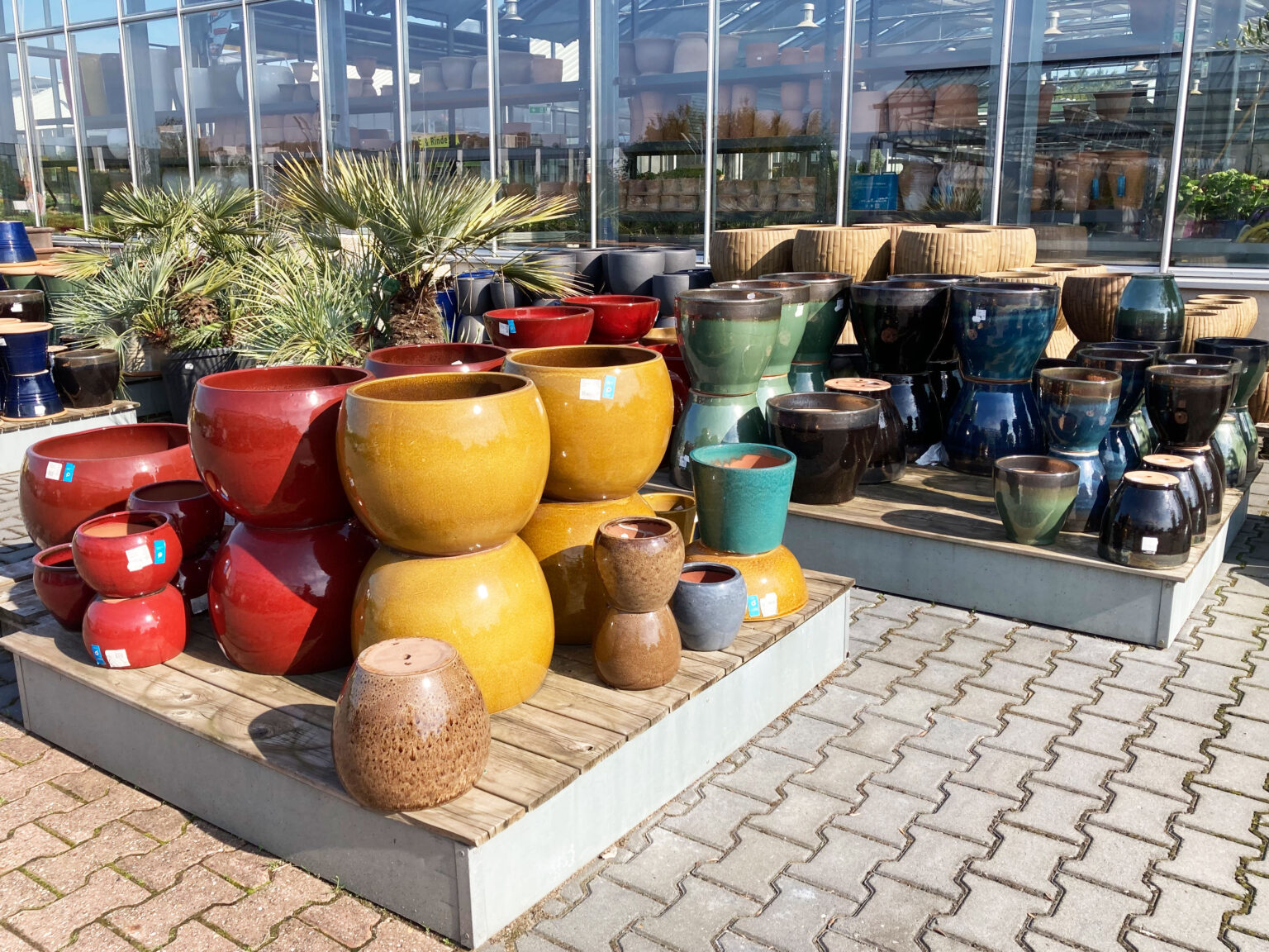 Pflanzgefäße & Blumentöpfe · Erstes Aachener Gartencenter