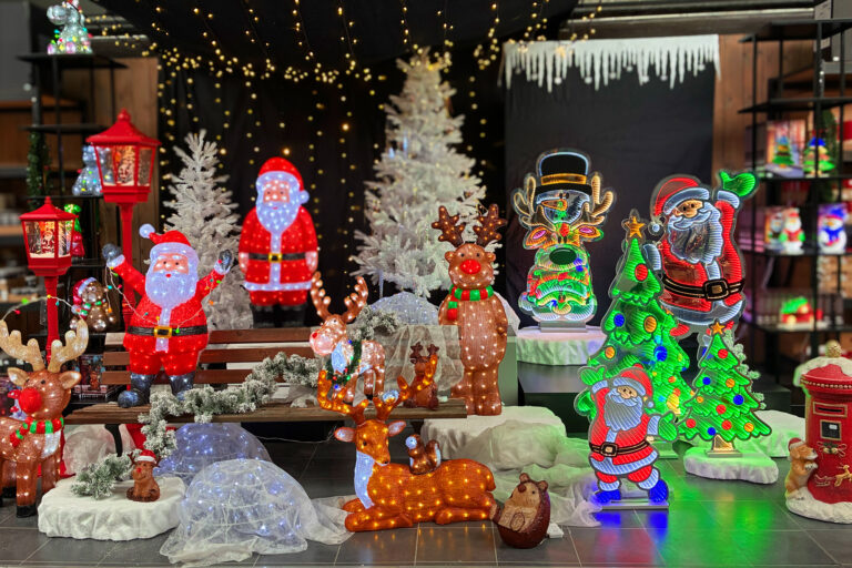 leuchtende weihnachtsdeko vom weihnachtsbasar im erstes aachener gartencenter