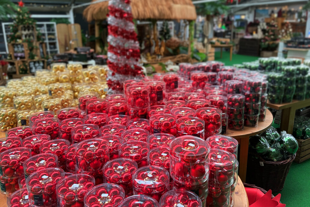 tannenbaumkugeln vom weihnachtsbasar im erstes aachener gartencenter